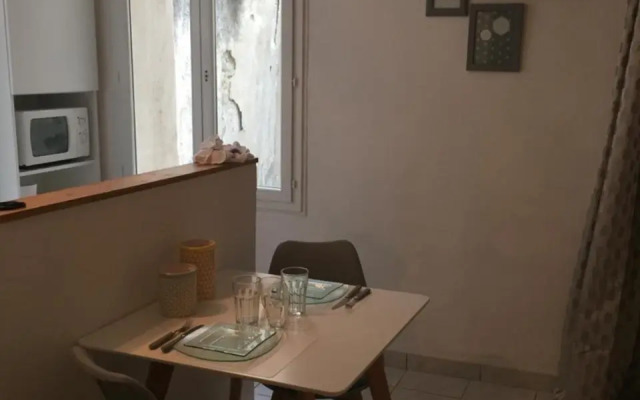 Studio centre avec terrasse