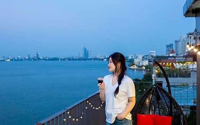 Lake View Hotel
