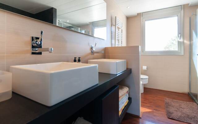 Delightful Villa in Canyelles wth Swimming Pool