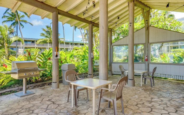 Kaunakakai Condo w/ Private Lanai & Ocean Views!