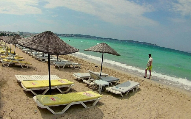 Family Friend Villa Pool BBQ 3b 1 Alacati Cesme