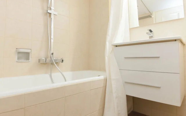 Modern Comfort 1Bd Apt with Balcony
