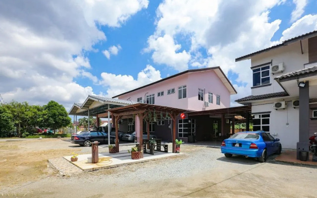 OYO 90274 Wadi Isfa Inn