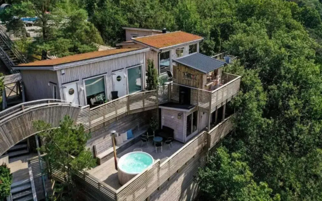 Lively Vacation Home With Free Breakfast