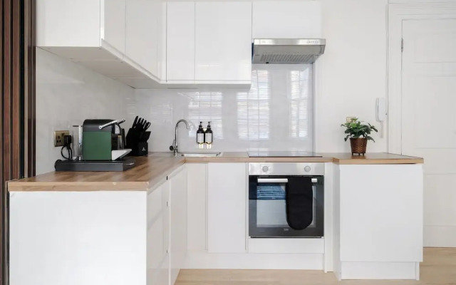 Elegant Mayfair Studio Apartment