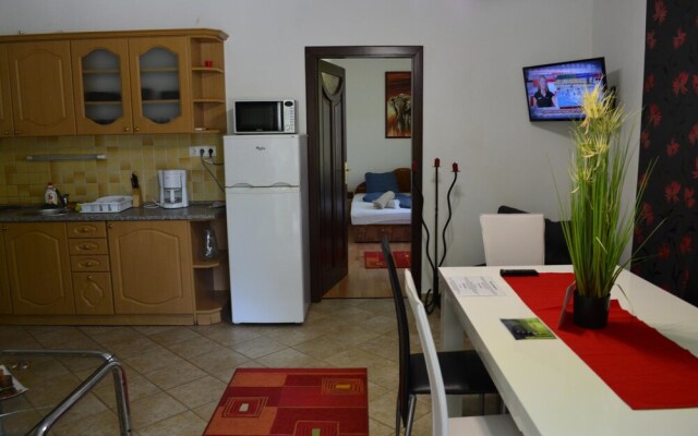Bálint 2 apartman with outdoor pool