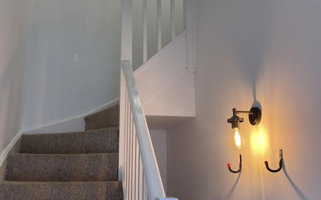 Modern The Mews Apartment