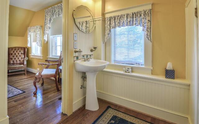 Cedars of Williamsburg Bed & Breakfast