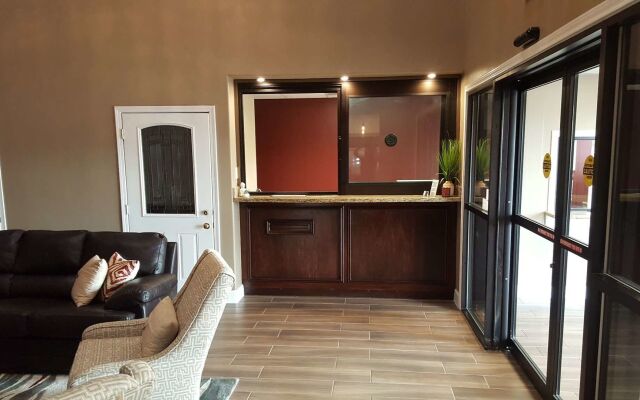 Red Roof Inn & Suites Houston - Humble/IAH Airport