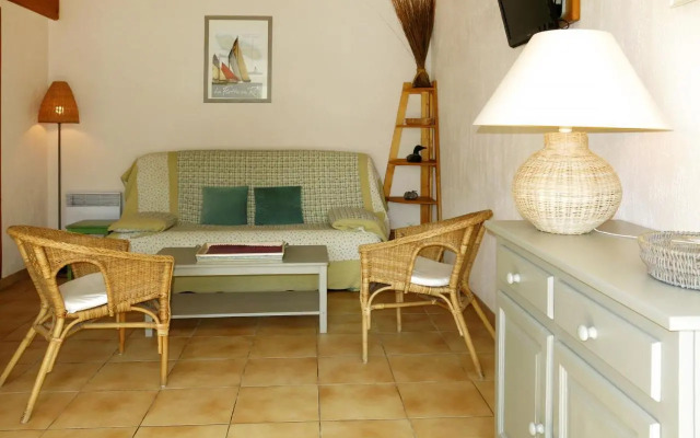 Holiday Home La Touche - IDR120