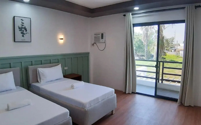 RedDoorz Plus @ Casareal Hotel