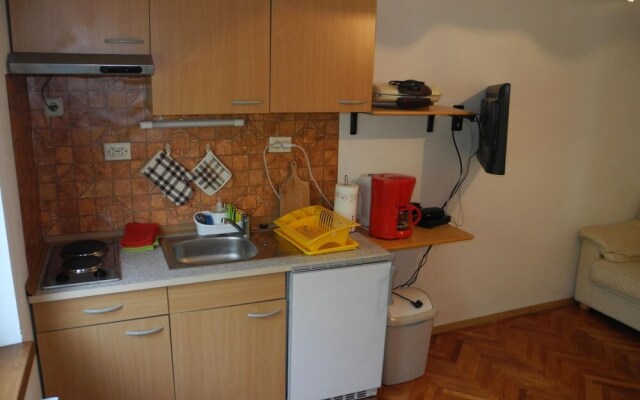 Apartment Jasminka 4 1 pax Dole