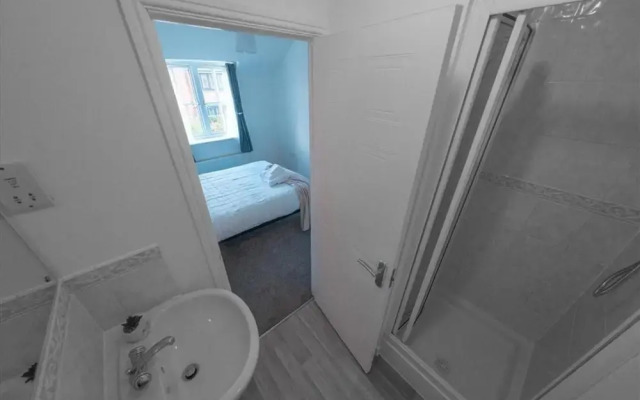 3 Bed-5 Guests-parking-garden
