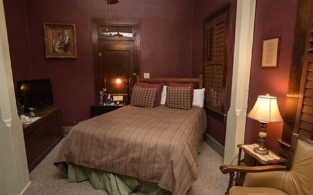 Nutt House Historic Hotel