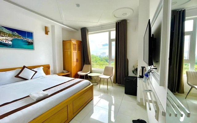 Caroline Beach Vung Tau