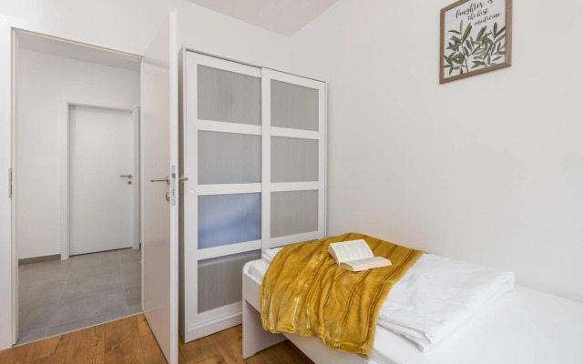 Victory Sea View Apartment