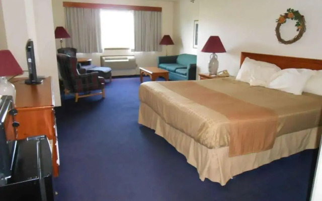 Days Inn & Suites by Wyndham Williamsburg IA North