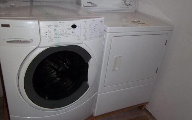 Raval Paradise Motel & RV Park