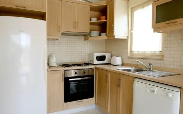Important Group Turqouise Homes Beryl