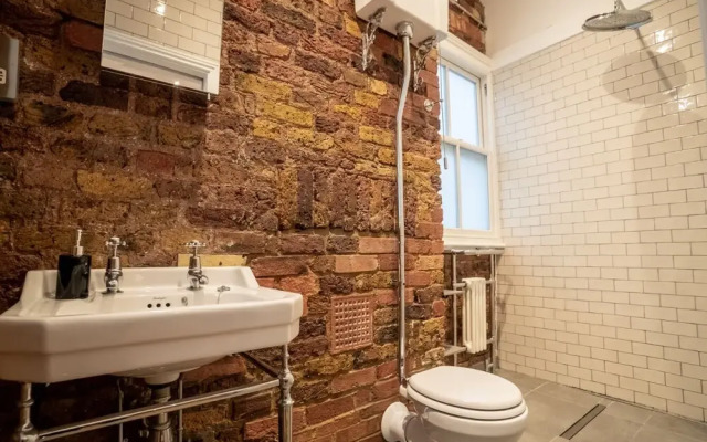 2 Bedroom Apt Bethnal Green Yard View