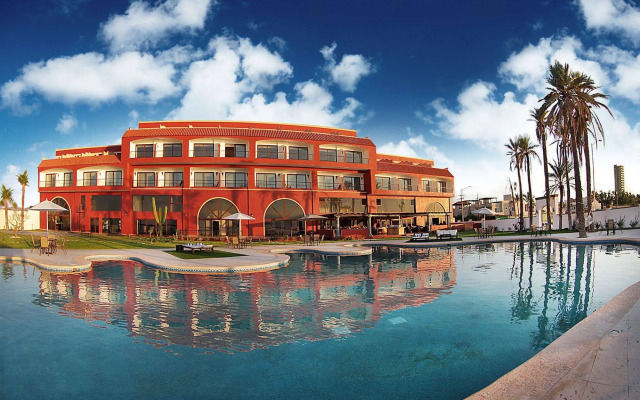 La Posada Hotel & Beach Club