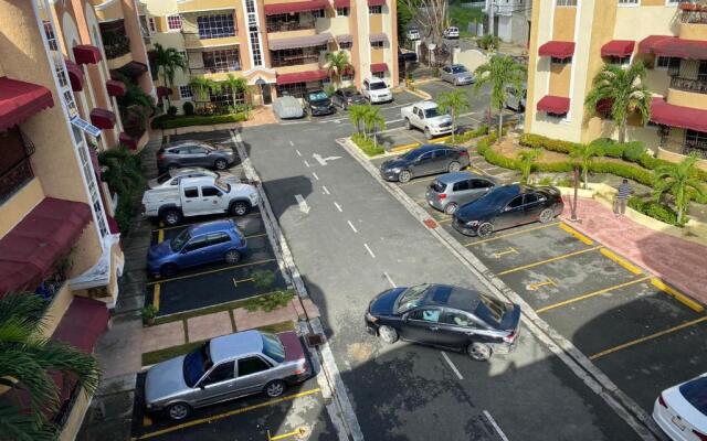 1 DR Huge cozy 3bedroom apartment to stay