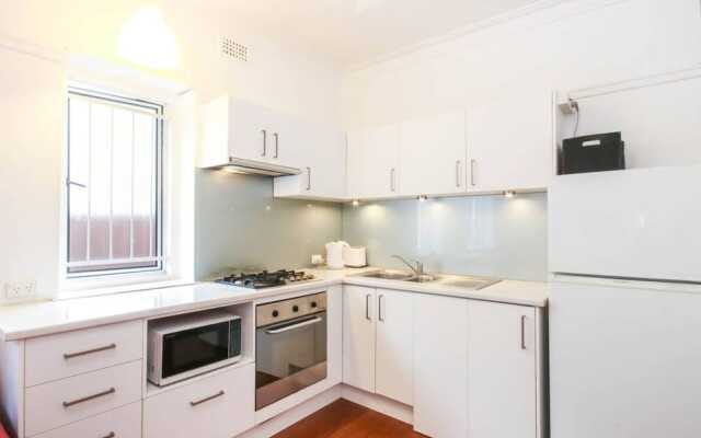 Quiet 1 Bedroom Apartment 5 Minutes From CBD