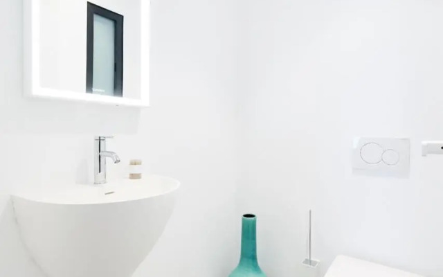Infinity 0-3 LUXE PARTIAL SEA VIEW 2B