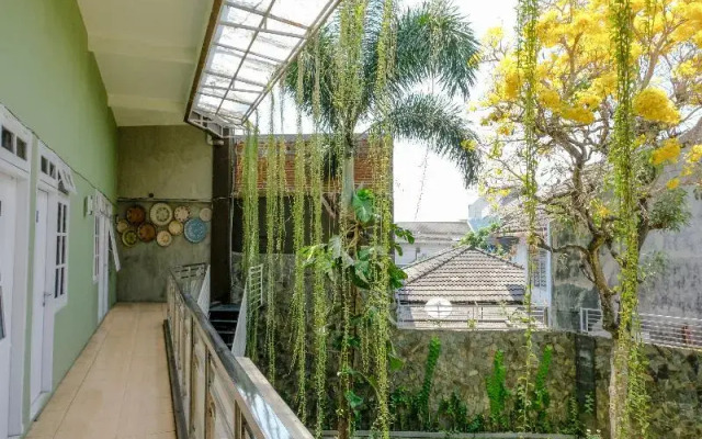 SPOT ON 1712 Griya Shanta Residence