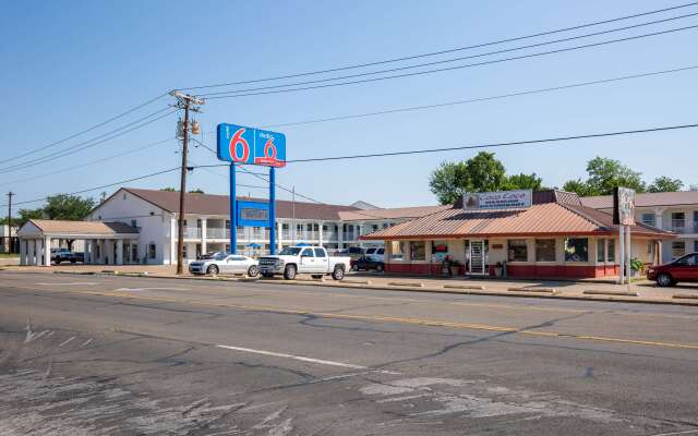 Studio 6 Bryan, TX - University Area