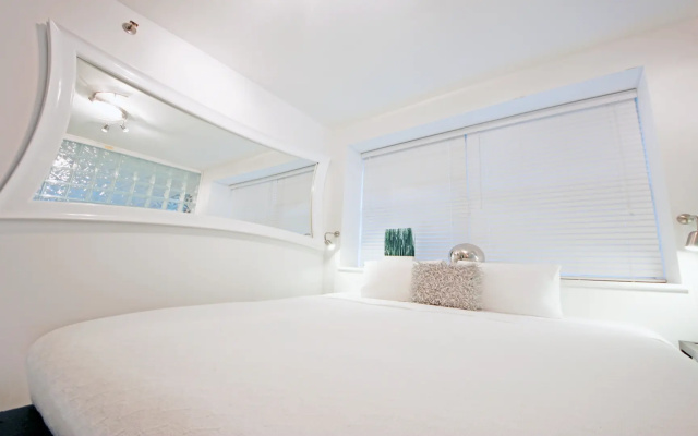 Beachfront 4 Room Ocean Drive Deluxe Suite
