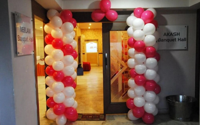 OYO 13494 Hotel Nakshatra Inn