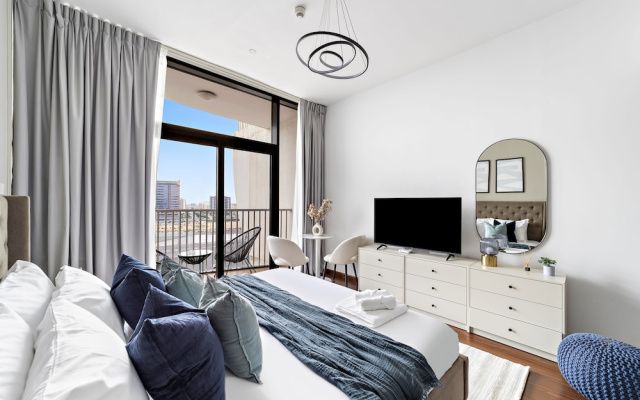 Silkhaus Studio in Silicon Oasis City View