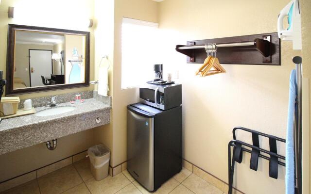 Econo Lodge Inn & Suites Fallbrook Downtown