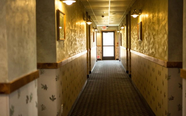 Boulder Creek Inn