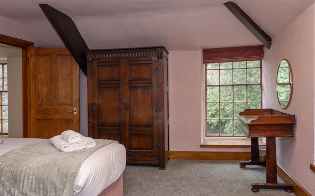 Watermouth Castle, Rhododendron Apartment