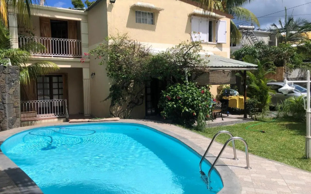 PAILLE EN QUEUE with HEATED POOL PISCINE CHAUFFEE