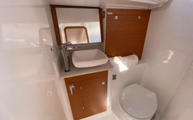 TROIA - Veleiro em marina