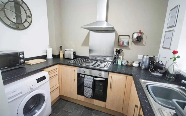 GF Apartment Near City Centre With Gated Parking