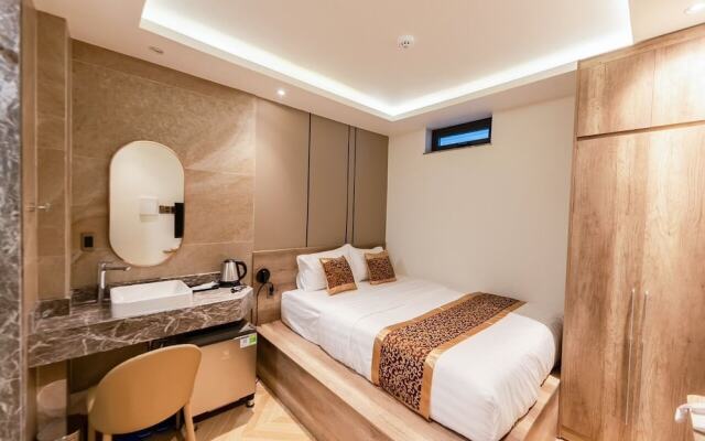 My My Hotel 2
