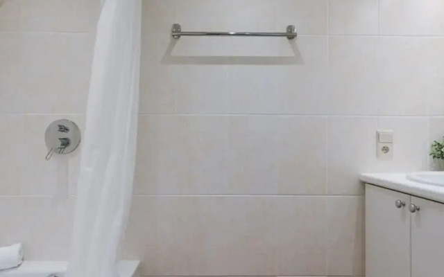 Cosy Apartment With Frontal Seaview