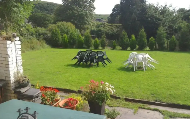 6-bed House in Snowdonia With Your own Private pub