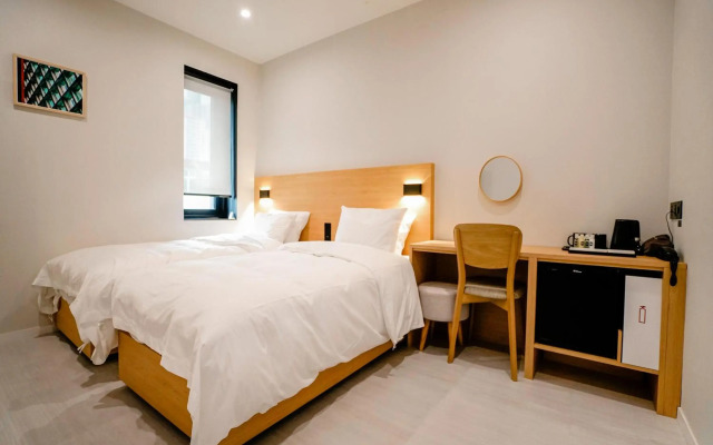Mipo Oceanside Hotel