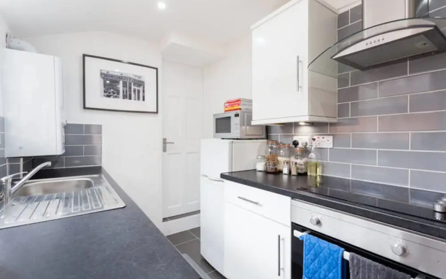 Ashton House, Luton - inhabit short stays