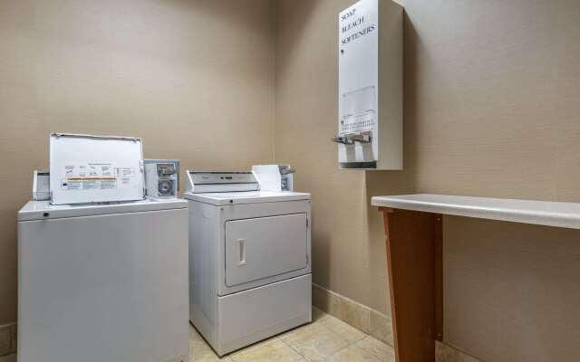 Comfort Suites Airport