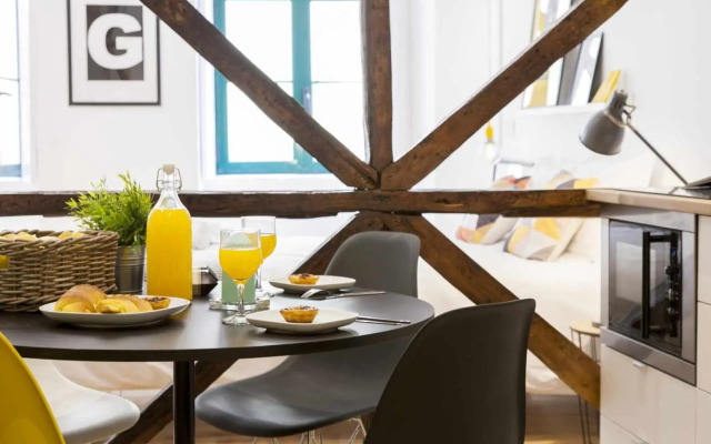 Modern New Studio in City Center- Yellow