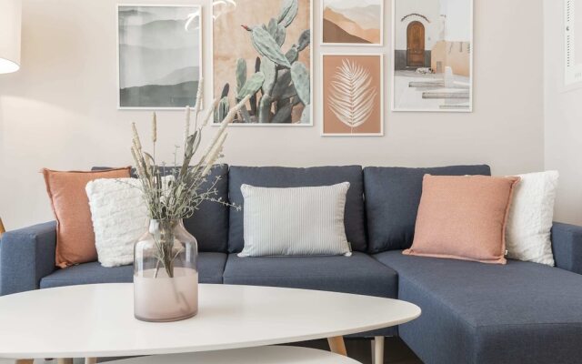 Urban Apartment in Marina Gate, Central Location!