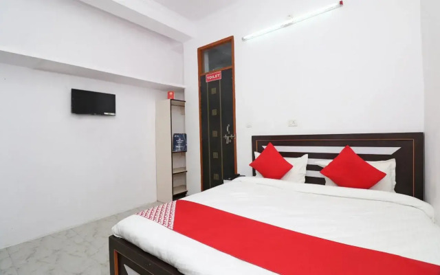 Oyo 18395 Star Palace