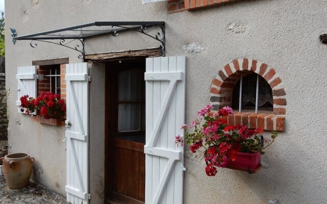 House With one Bedroom in Mer, With Enclosed Garden and Wifi