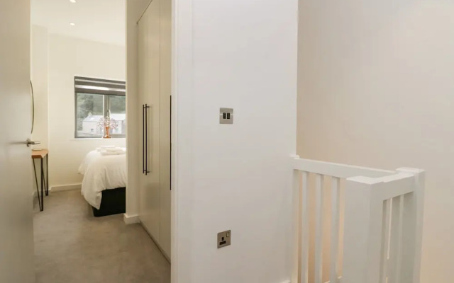 Watch Tree Apartment